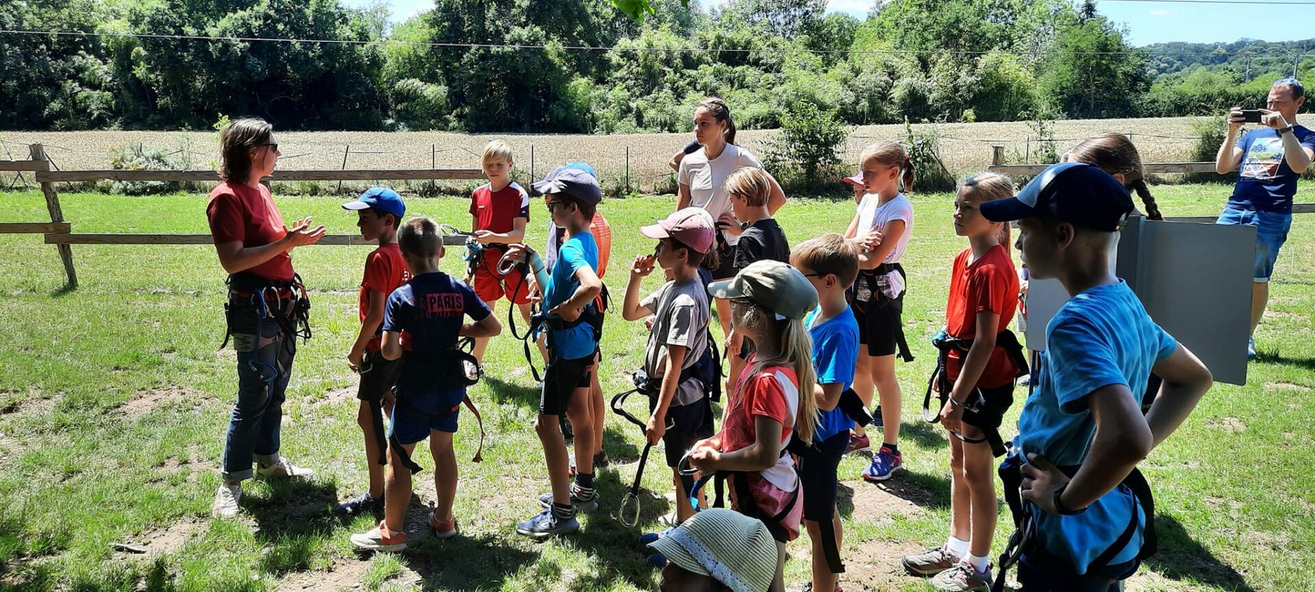 Groupe d'enfants accrobranche Ebreuil